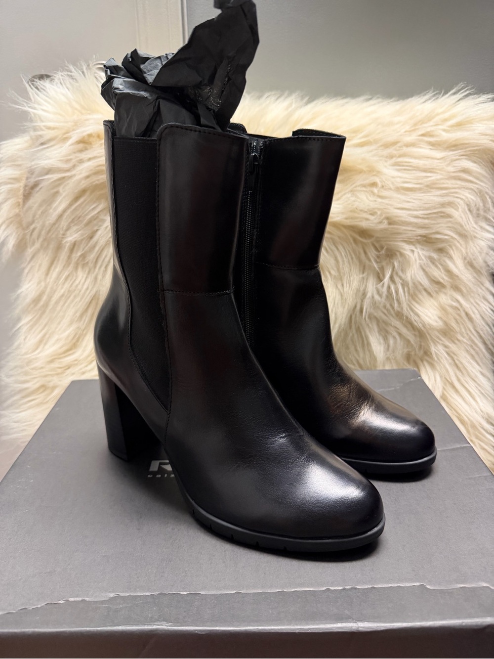 NWT RIizzoli Black Leather Women's Heeled Ankle Boots made in Italy size 8.